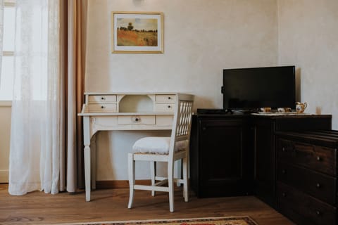 Deluxe Double Room | In-room safe, desk, soundproofing, free WiFi