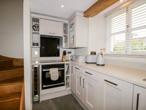 Fridge, dishwasher, electric kettle, cookware/dishes/utensils