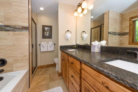 Condo 279 - The Alder One - 3 bedroom | Bathroom | Jetted tub, free toiletries, hair dryer, towels