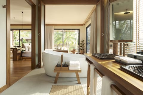 Suite, Ocean View | Bathroom | Separate tub and shower, hydromassage showerhead, free toiletries