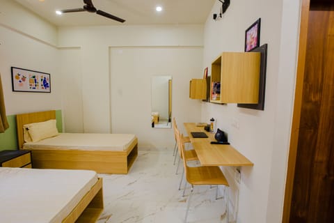 Standard Triple Room | Desk, laptop workspace, soundproofing, free WiFi