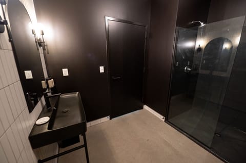 Room, 1 King Bed | Bathroom | Shower, hair dryer, towels, soap