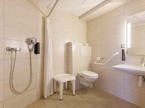 Double Room, Accessible, Non Smoking | Bathroom | Shower, towels