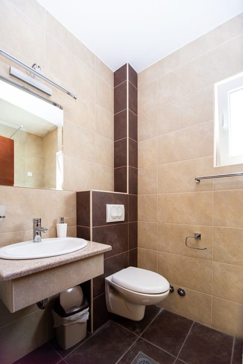 Standard Room | Bathroom