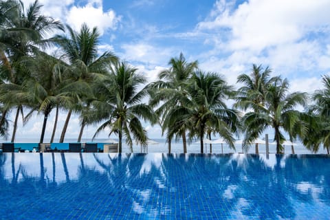 Outdoor pool, pool umbrellas, sun loungers