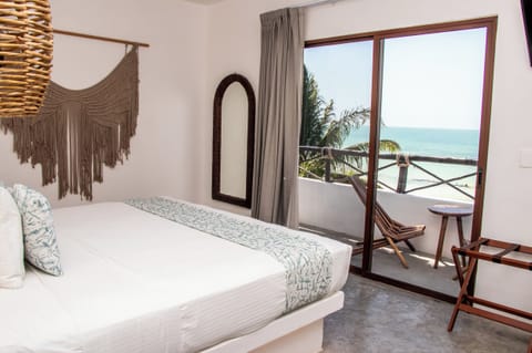 Suite, 1 King Bed, Ocean View | In-room safe, blackout drapes, free WiFi, bed sheets