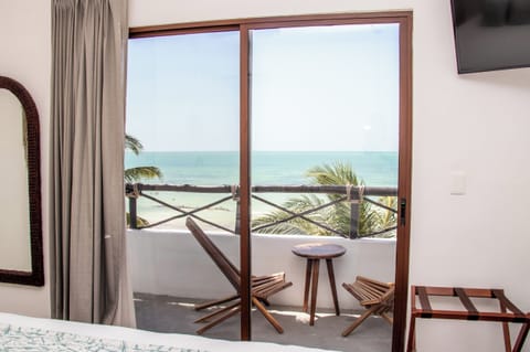 Suite, 1 King Bed, Ocean View | In-room safe, blackout drapes, free WiFi, bed sheets