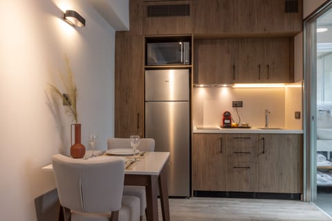 Urban King Comfort Studio | Private kitchen | Full-size fridge, microwave, espresso maker, electric kettle