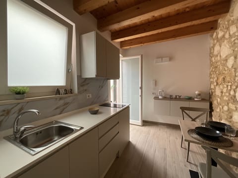 Deluxe Apartment | Private kitchen | Mini-fridge, microwave, oven, espresso maker