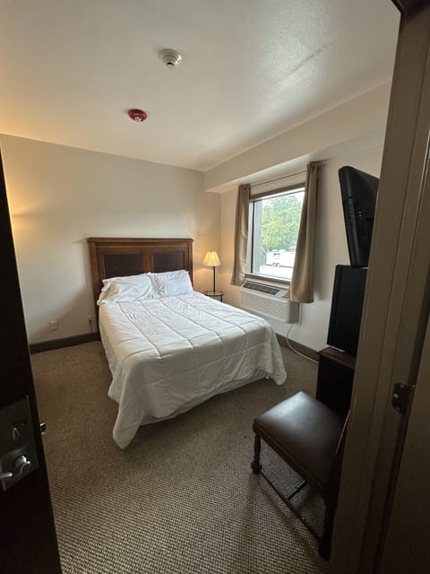 Standard Room | In-room safe, laptop workspace, iron/ironing board, free WiFi