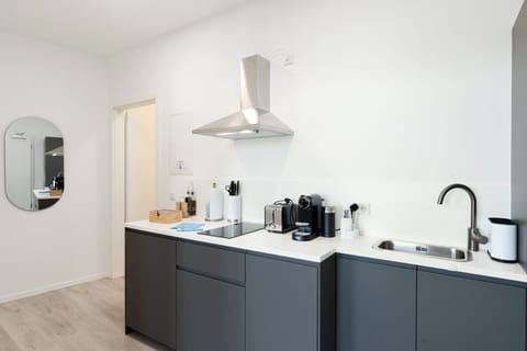 Deluxe Studio | Private kitchen | Fridge, microwave, stovetop, dishwasher