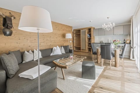 Studio Suite | Private kitchen | Fridge, microwave, dishwasher, coffee/tea maker