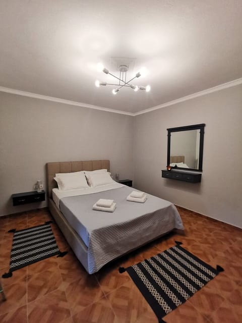 Apartment | Bathroom | Shower, hair dryer, towels