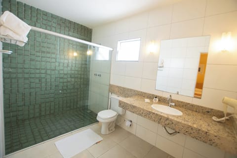 Family Apartment | Bathroom | Shower, free toiletries, hair dryer, towels