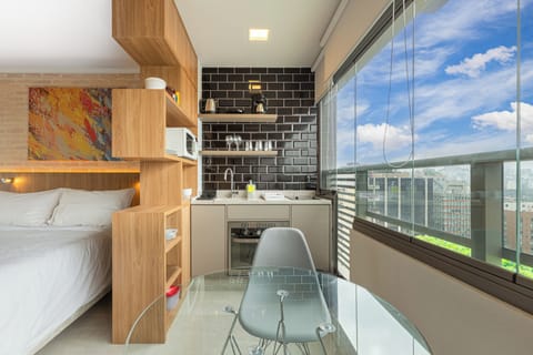 City Studio | Private kitchen | Mini-fridge, microwave, stovetop, coffee/tea maker