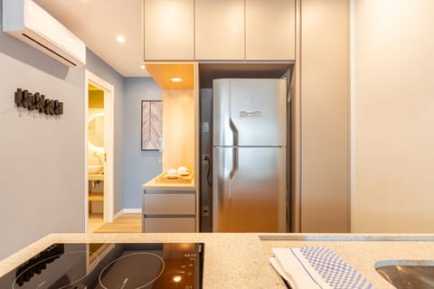 Presidential Apartment | Private kitchen | Mini-fridge, microwave, stovetop, coffee/tea maker