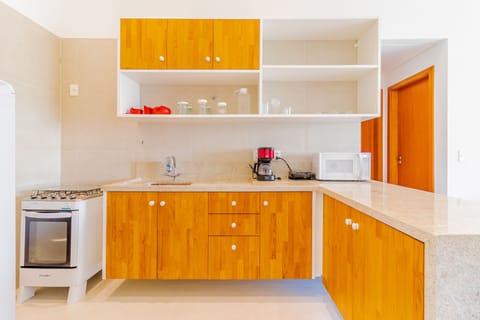 Basic Apartment | Private kitchen | Fridge, cookware/dishes/utensils