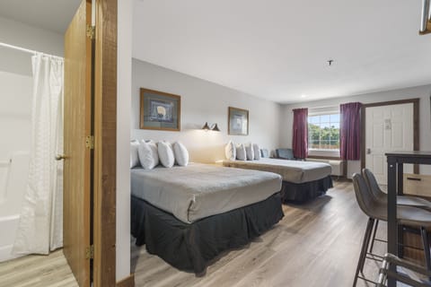 Lodge (Double Queen Kitchenette) | Iron/ironing board, free WiFi, bed sheets