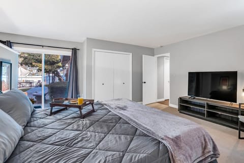 King bed, big smart TV