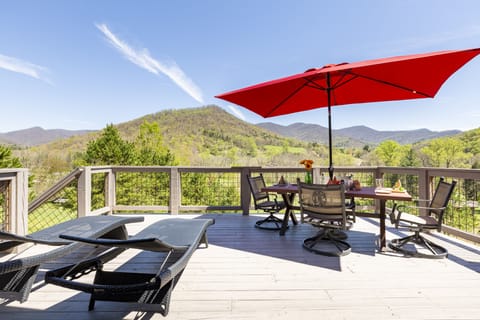 Dining on the cantilevered deck.