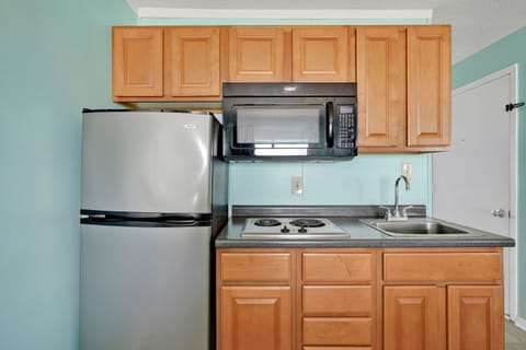 Suite, 2 Bedrooms, Kitchen, Oceanfront | Private kitchen | Fridge, microwave, coffee/tea maker, paper towels