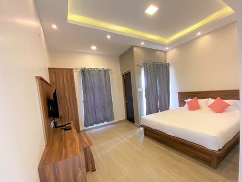Family Room | Premium bedding, free WiFi, bed sheets
