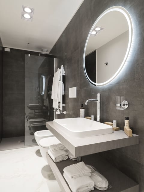 Room | Bathroom | Shower, rainfall showerhead, designer toiletries, hair dryer