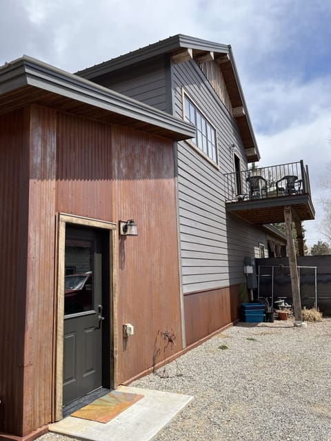 Private entrance via alley & grilling balcony
