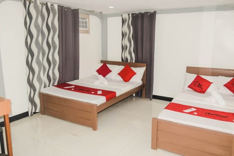 Executive Twin Room | Laptop workspace, free WiFi, bed sheets