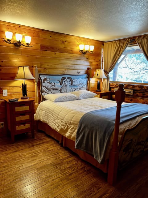 Premium Cabin, 2 Bedrooms, Ocean View | Desk, free WiFi, bed sheets