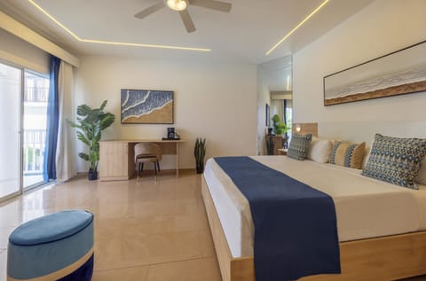 Double Room, Sea View | In-room safe, desk, soundproofing, free WiFi