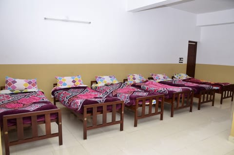 Basic Shared Dormitory | Soundproofing, free WiFi