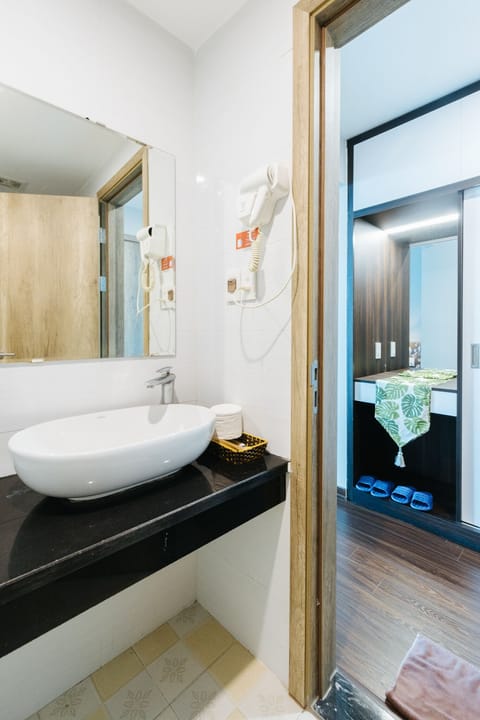 Standard Studio | Bathroom | Free toiletries, slippers, towels