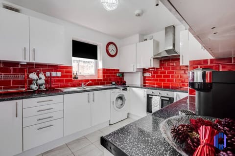 Kitchen/diner. Fully equipped with cooking equipment perfect for families. Appliances such as washer, fridge freezer, microwave, oven are free and available for your use. - Pool table available for relaxation