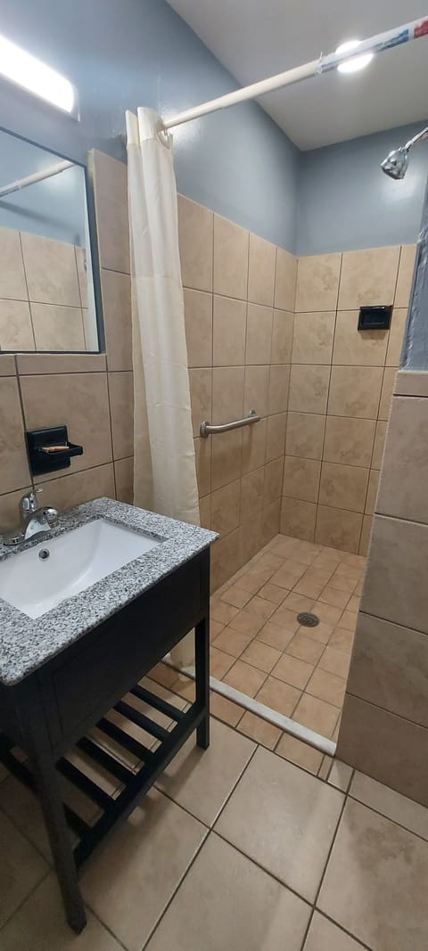 Room | Bathroom | Free toiletries, towels, soap, shampoo