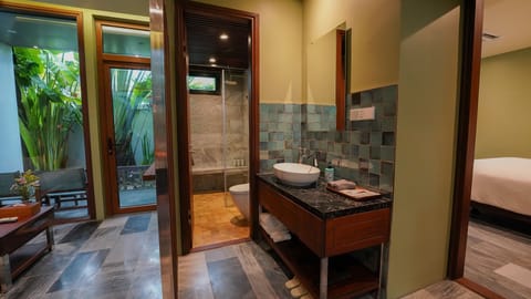 Luxury Suite, Garden View | Bathroom | Shower, rainfall showerhead, designer toiletries, hair dryer