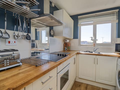 Fridge, dishwasher, electric kettle, toaster