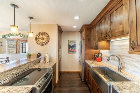 Updated full-sized kitchen.