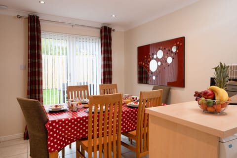 Heather Cottage table set for breakfast