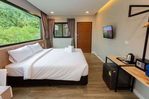 Superior Double Room | In-room safe, desk, free WiFi, bed sheets