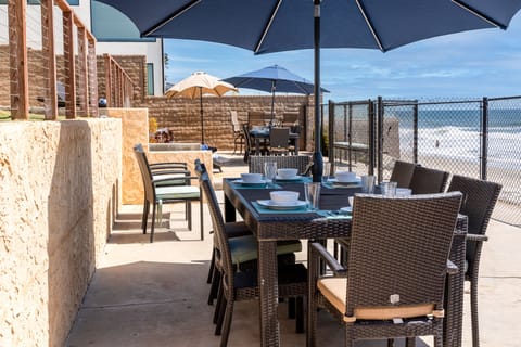 Private beachfront dining - Private beachfront dining