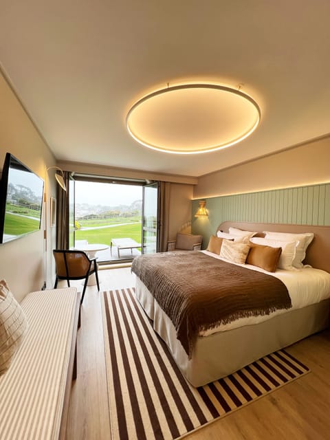 Premium bedding, minibar, in-room safe, blackout drapes