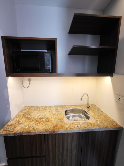 Executive Suite, 1 King Bed with Sofa bed, Non Smoking, City View | Private kitchenette | Mini-fridge, electric kettle