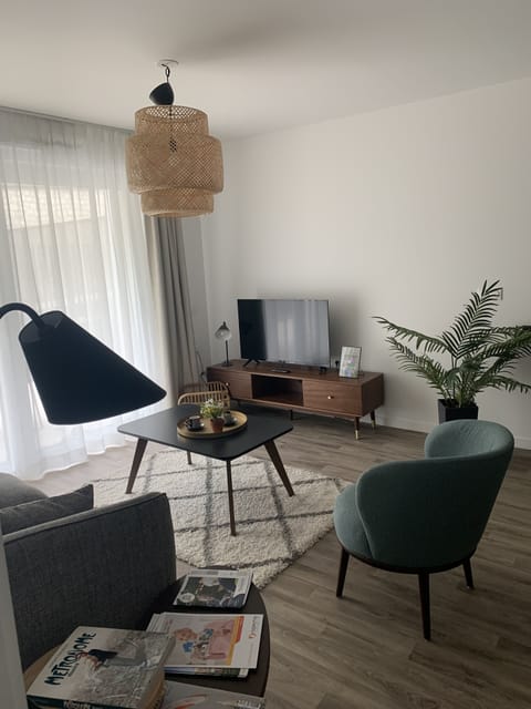 Apartment | Living area | TV