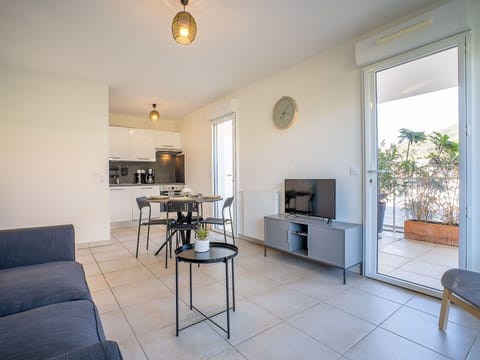 Plant, Furniture, Sky, Property, Table, Building, Cloud, Window, Chair, Outdoor Furniture