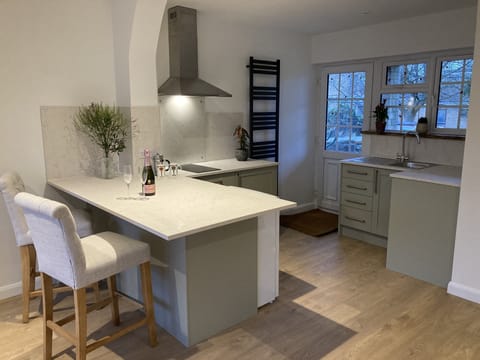 Garden Suite | Private kitchen | Fridge, microwave, stovetop, electric kettle