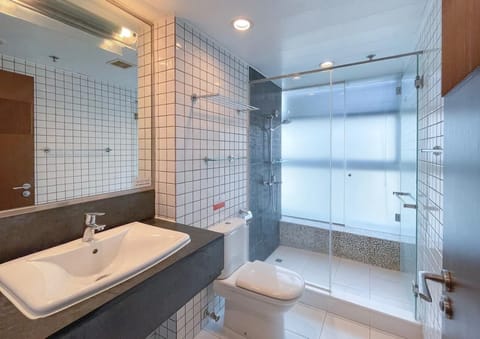 Business Apartment | Bathroom