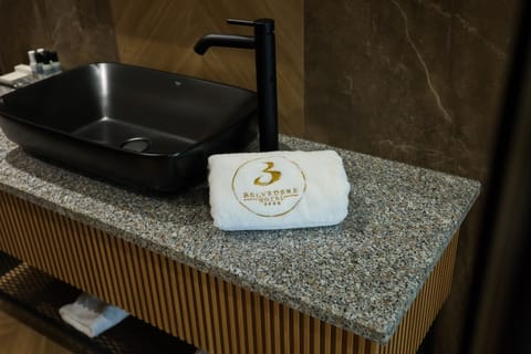 Deluxe Room, Sea View | Bathroom | Bathrobes, slippers, towels