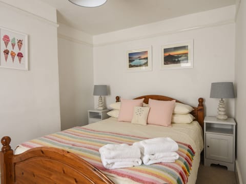 Cottage | 3 bedrooms, individually decorated, individually furnished, free WiFi