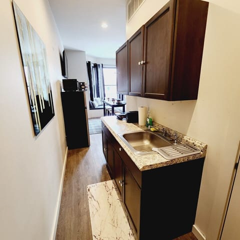 Deluxe Double Room, Private Bathroom | Shared kitchen